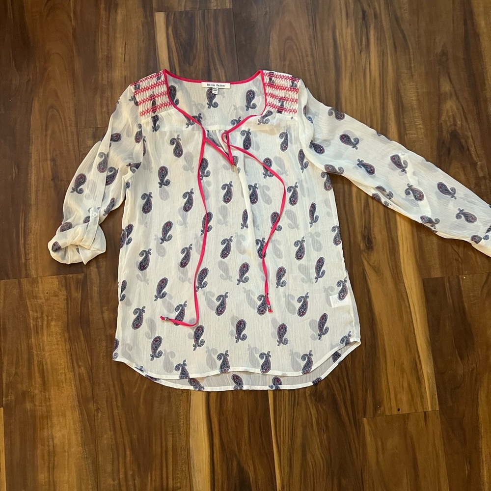 Black Rainn Ivory colored blouse with navy & pink paisley print & pink trim BX26